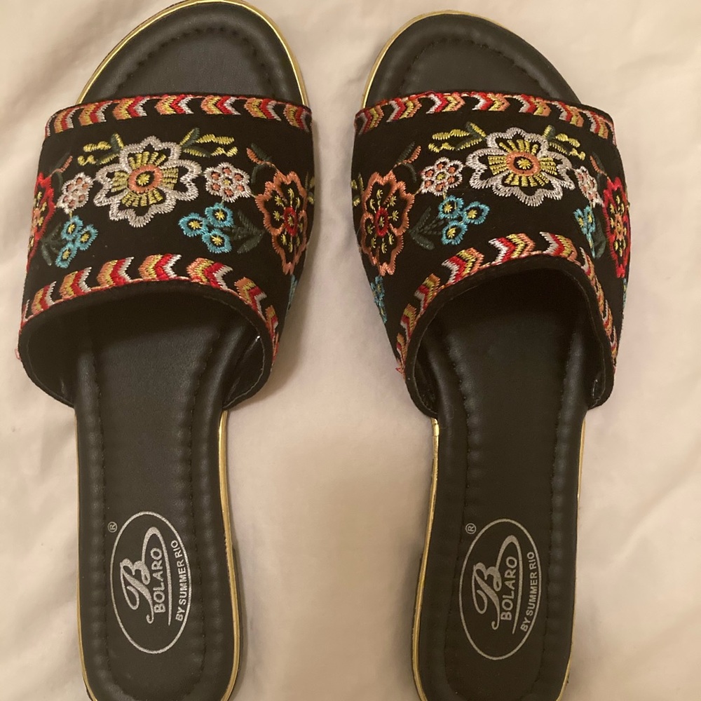 Floral embroidered sandals